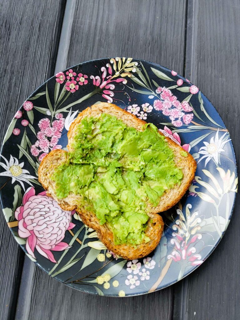 avocado na toście